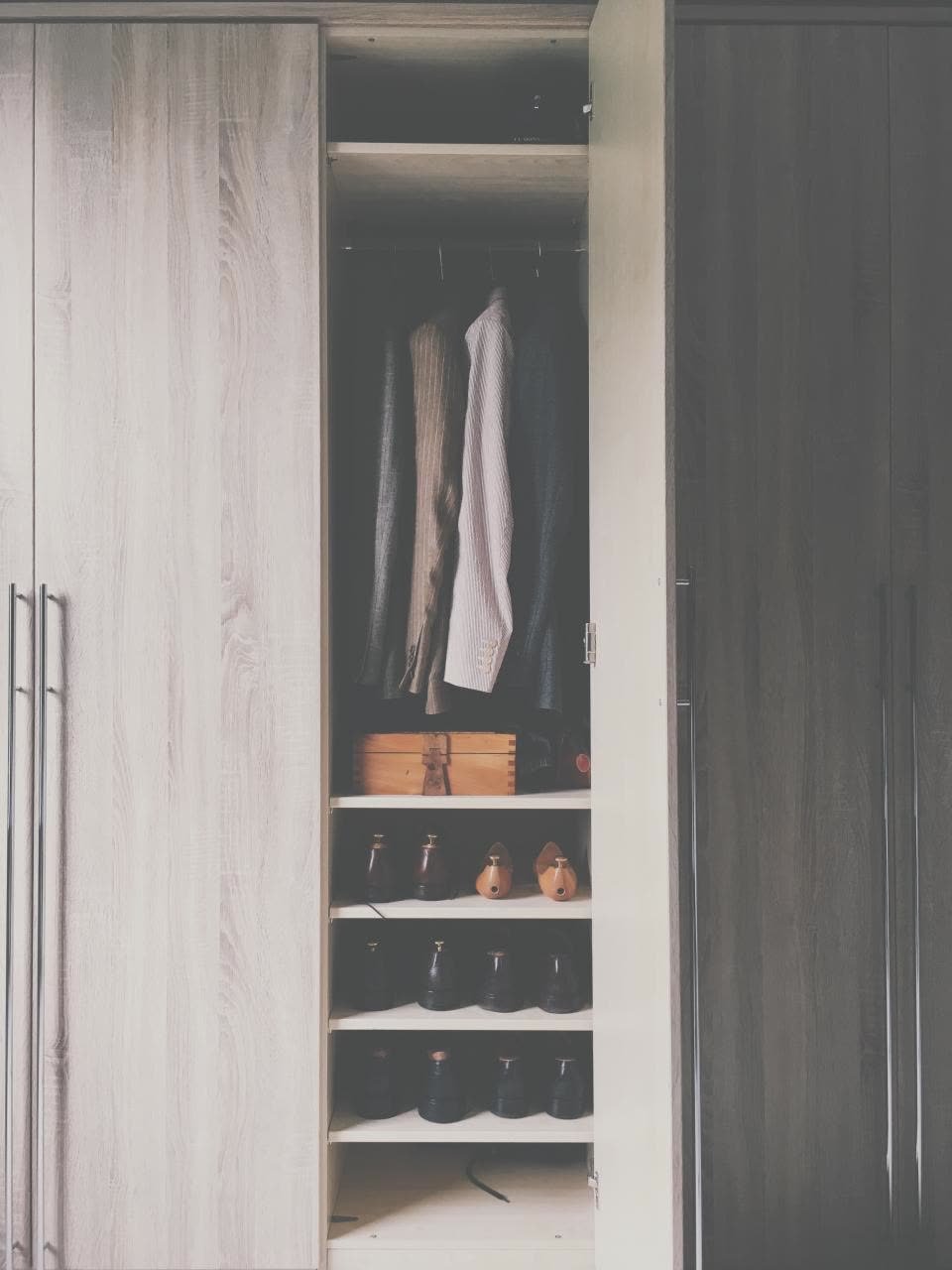 Modular Wardrobe interior by Helpu